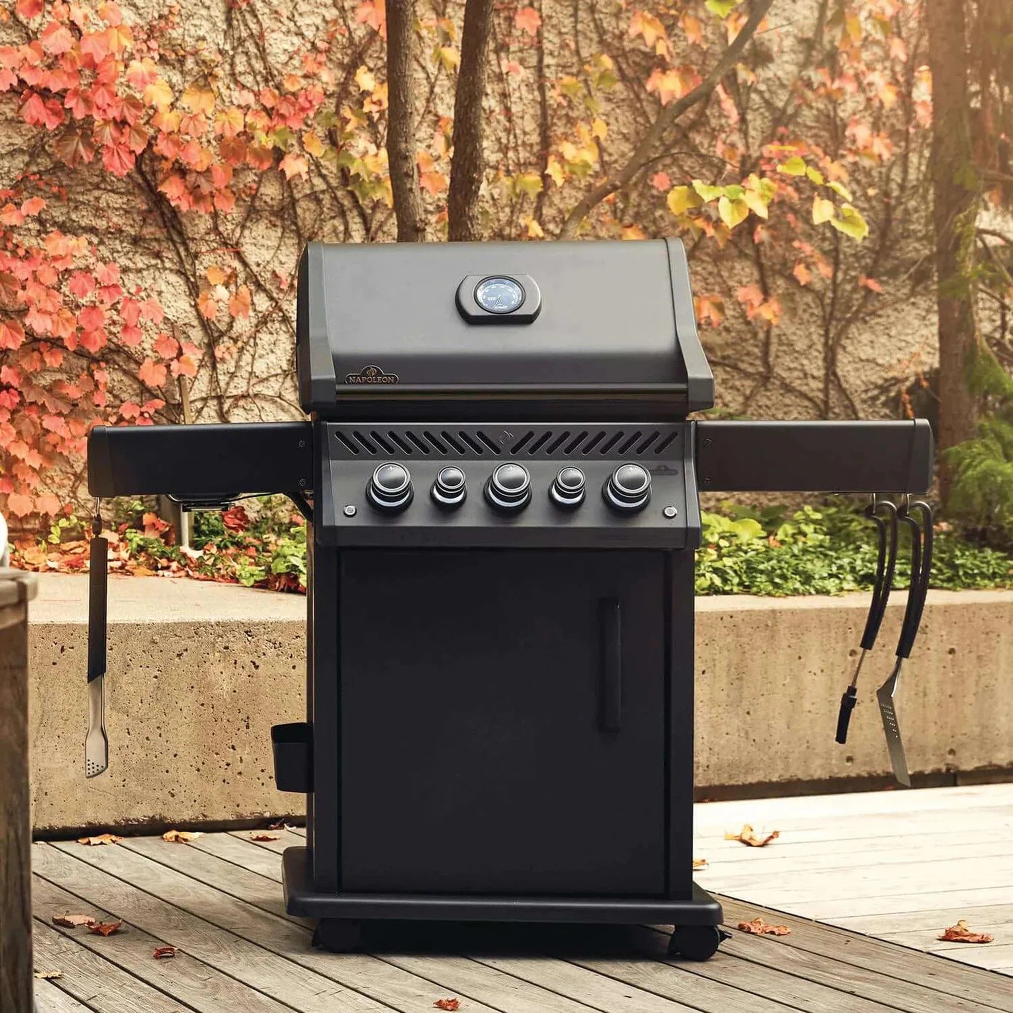 Napoleon Phantom Rogue SE 425 RSIB Freestanding Gas Grill with Infrared Rear & Side Burners - Matte Black