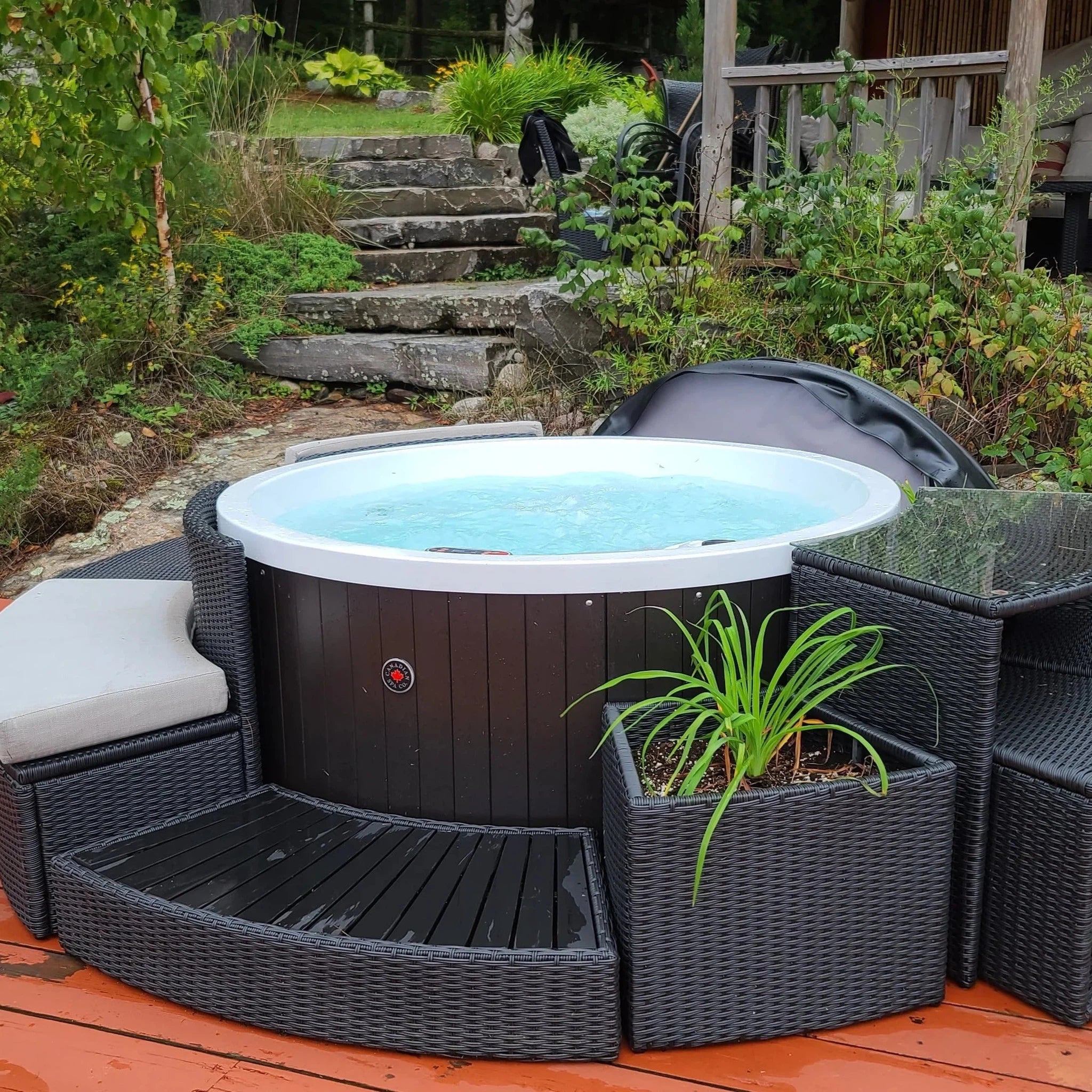 Okanagan 4-Person 10-Jet Portable Hot Tub