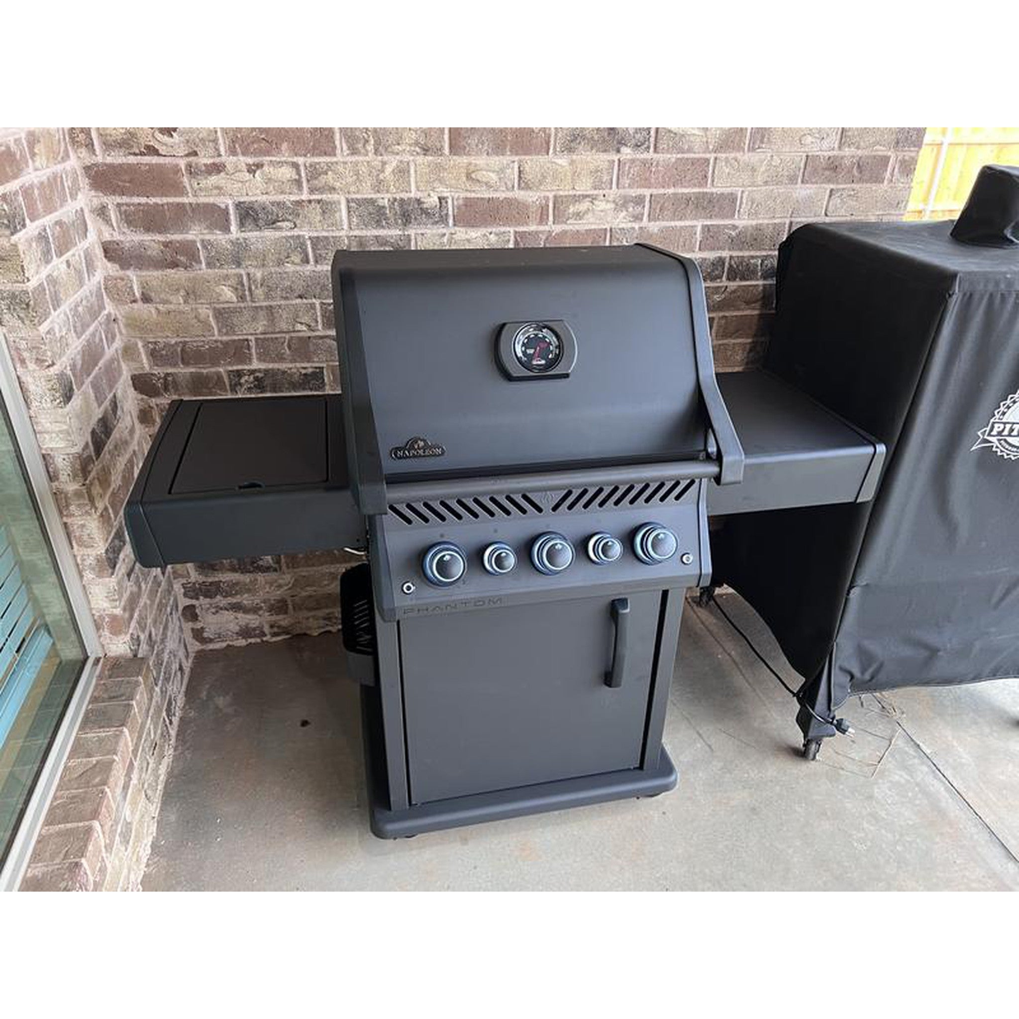 Napoleon Phantom Rogue SE 425 RSIB Freestanding Gas Grill with Infrared Rear & Side Burners - Matte Black