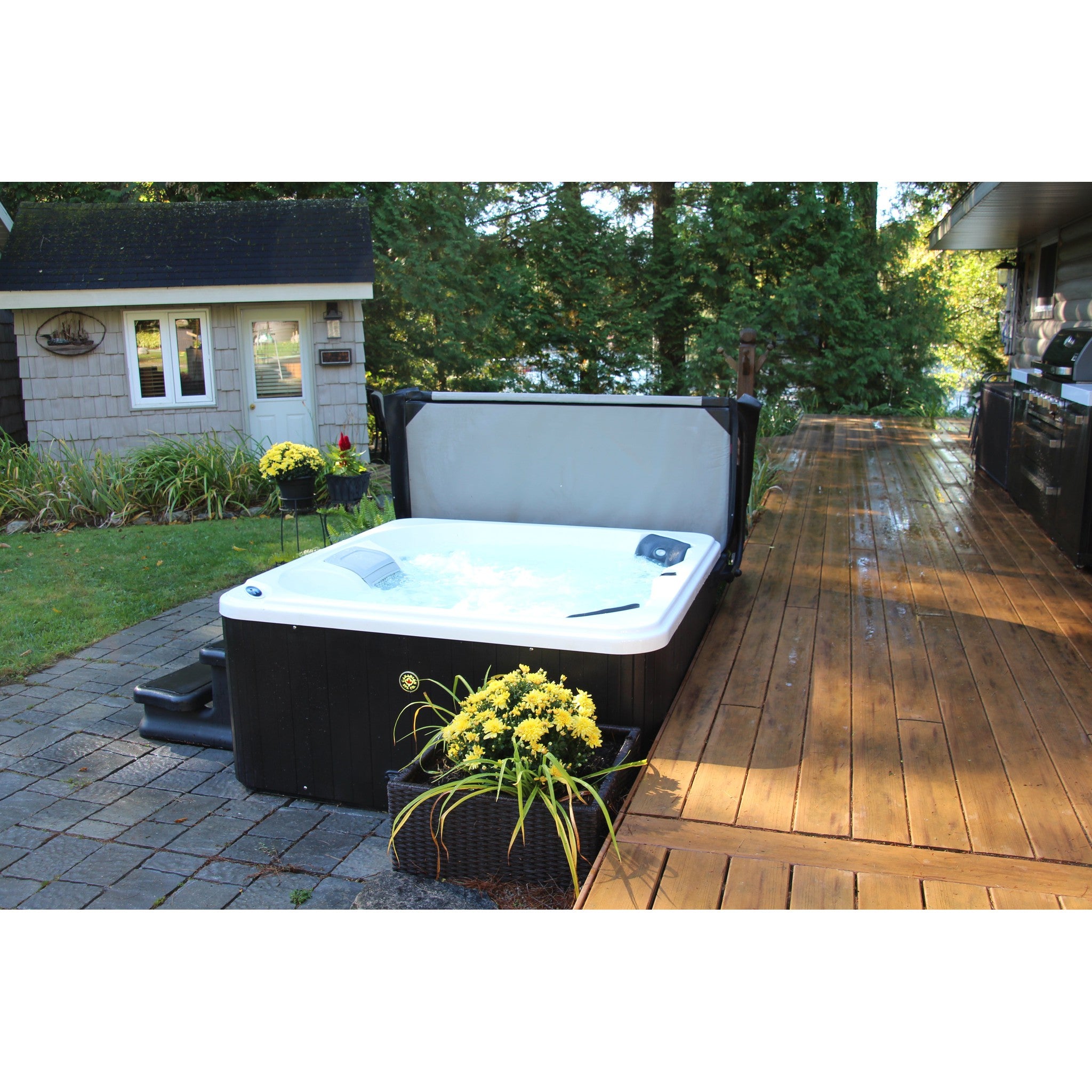 Saskatoon 4-Person 12-Jet Portable Hot Tub
