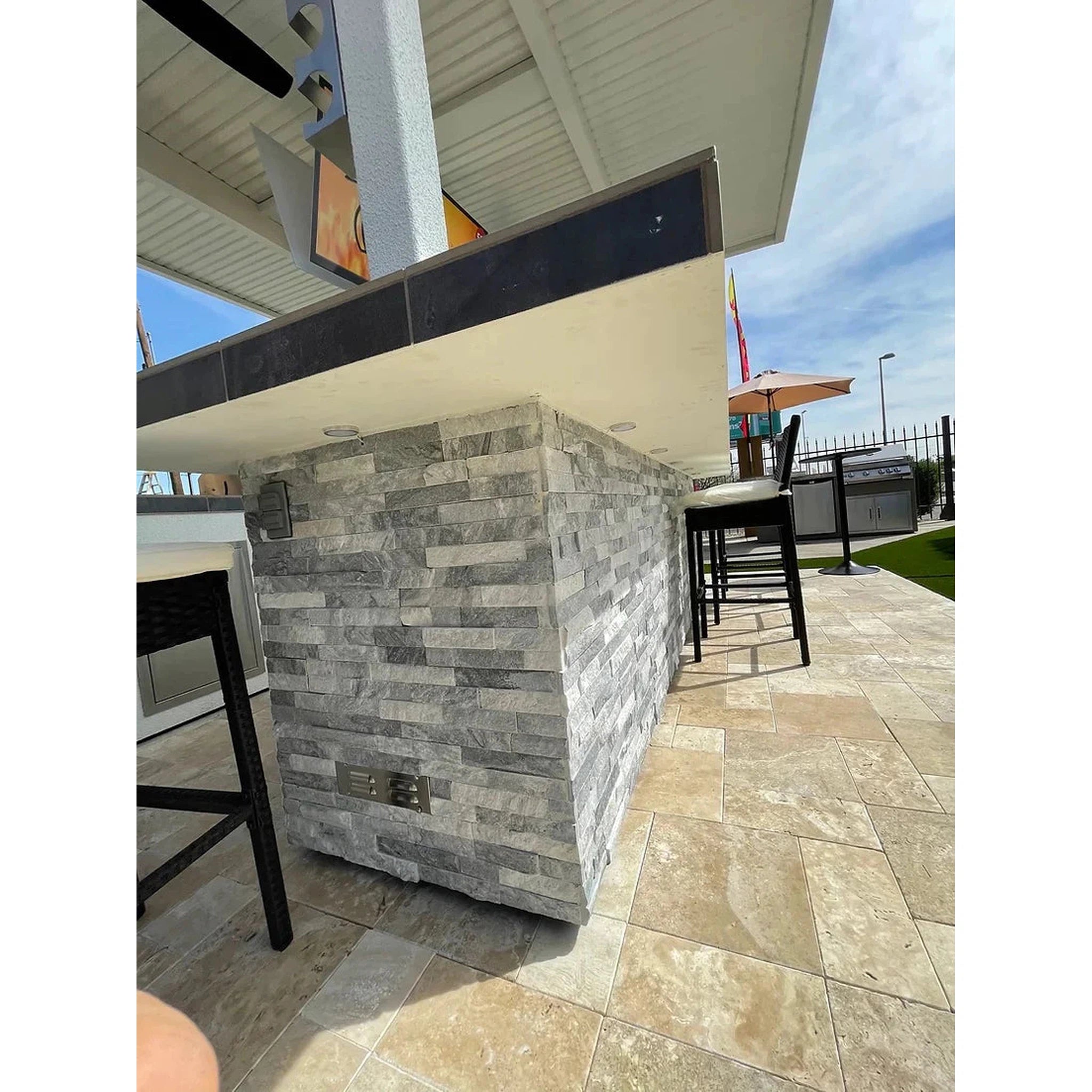KoKoMo Grills Big Island Outdoor Sports Bar